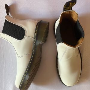 New In Box The Dr. Martens® 2976 YS Chelsea boots sz Mens 9 Womens !0